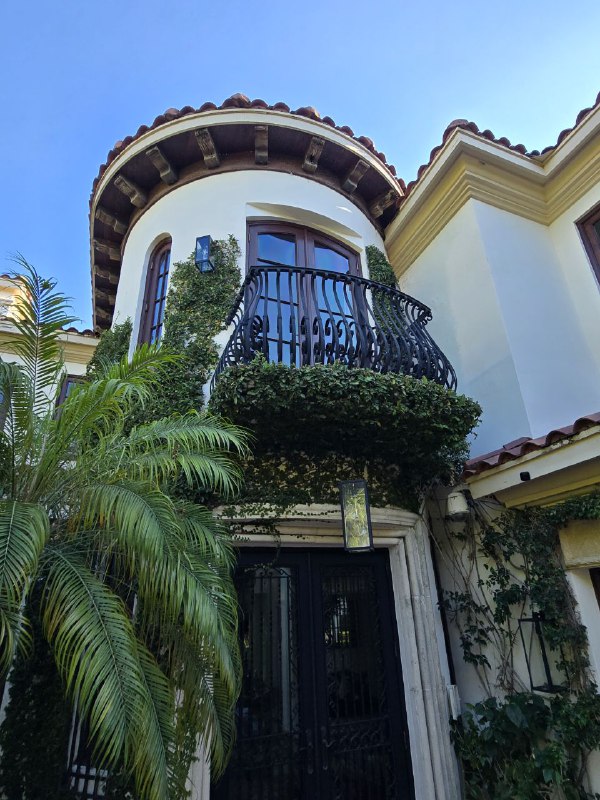 Single pane window in older Florida home